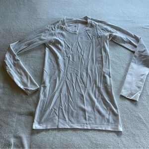 Lululemon Athletica Light Gray Long Sleeve Top